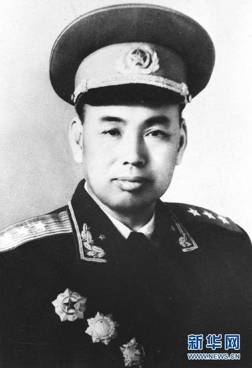 许世友照片,英勇无畏的战神风采